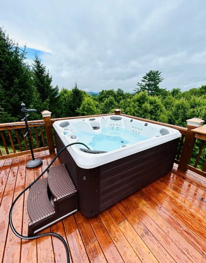 HOT TUB